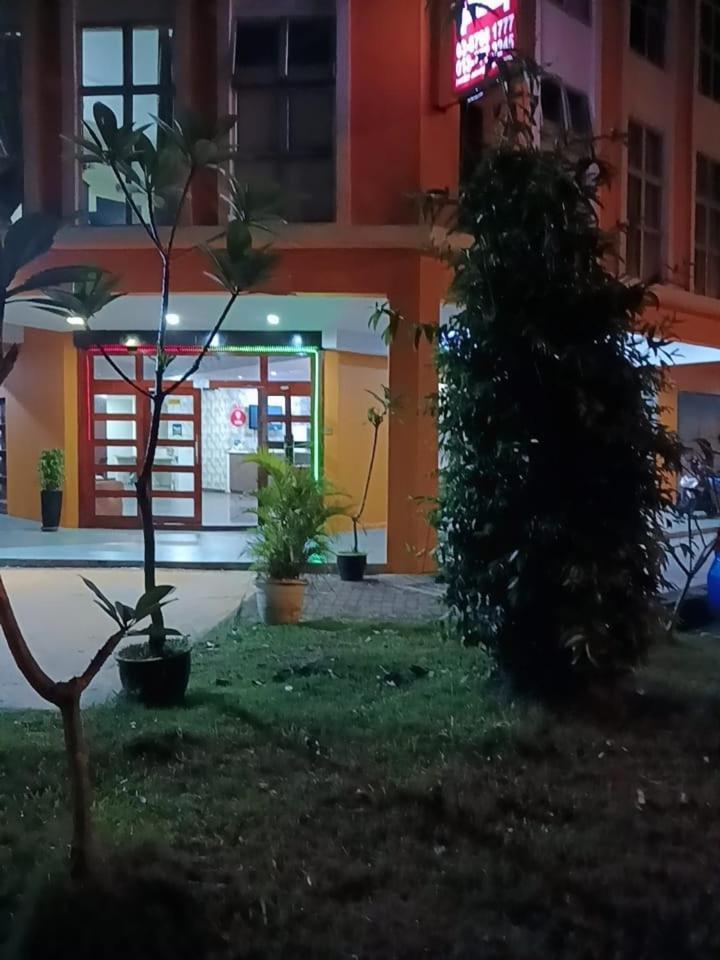 JAM Hotel Kota Warisan Sepang @ ERL Salak Tinggi, KLIA 1-2&F1 Bagian luar foto