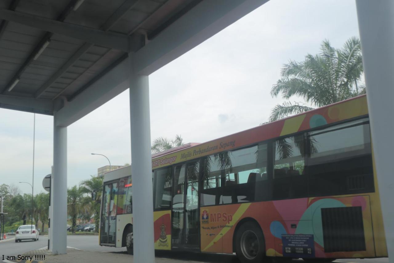 JAM Hotel Kota Warisan Sepang @ ERL Salak Tinggi, KLIA 1-2&F1 Bagian luar foto